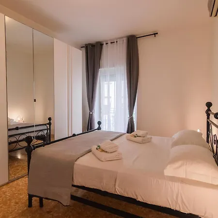 Delizioso A Cinecitta Vicino Metro A Wifi & Ac アパート