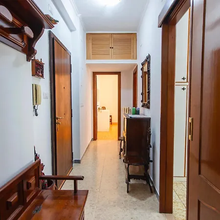 アパート Delizioso A Cinecitta Vicino Metro A Wifi & Ac ローマ