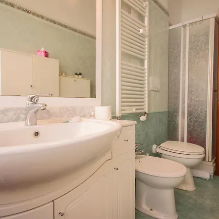 Delizioso A Cinecitta Vicino Metro A Wifi & Ac * ローマ