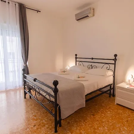 Delizioso A Cinecitta Vicino Metro A Wifi & Ac アパート